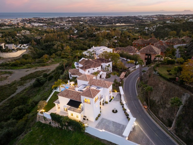 5 Makuuhuoneen Huvila La Quinta