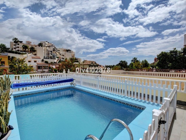 Villa avec 6 Chambres  à Benalmadena Costa