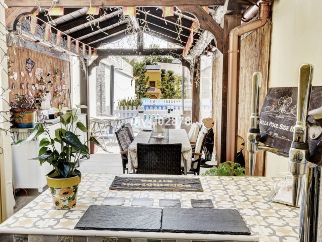 Villa con 6 Dormitorios  en Benalmadena Costa