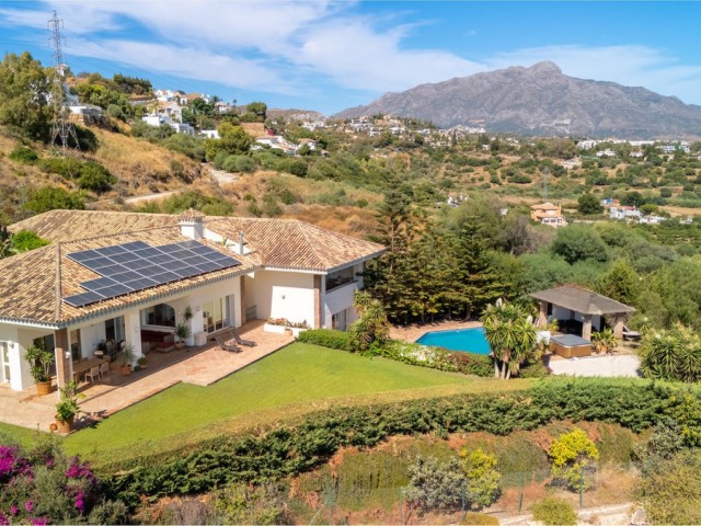 5 Bedrooms Villa in Benahavís