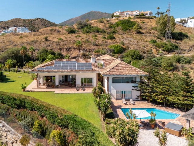 5 Bedrooms Villa in Benahavís