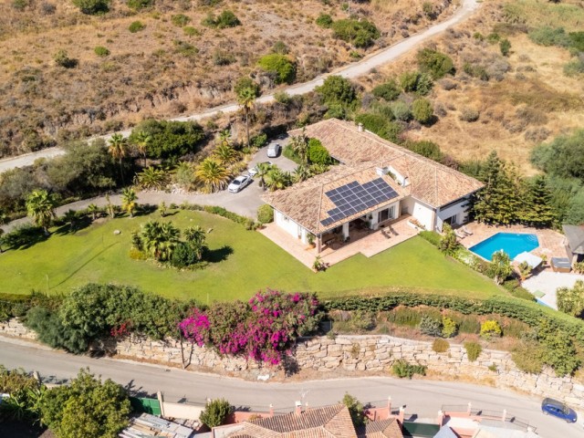 5 Bedrooms Villa in Benahavís