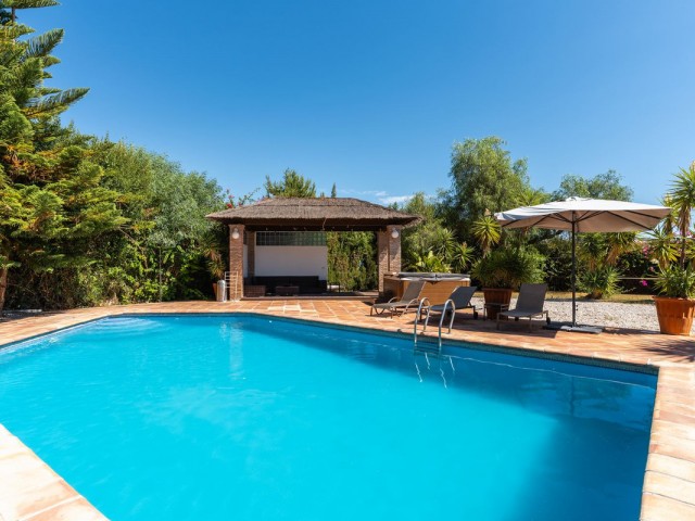 5 Bedrooms Villa in Benahavís