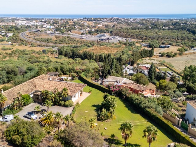 5 Bedrooms Villa in Benahavís