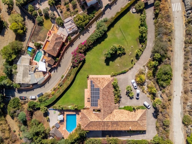 5 Bedrooms Villa in Benahavís