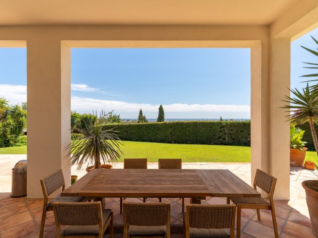 5 Bedrooms Villa in Benahavís