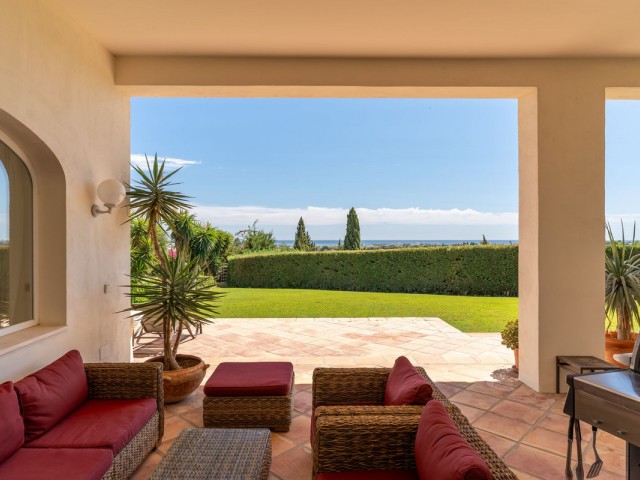 5 Bedrooms Villa in Benahavís