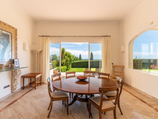 5 Bedrooms Villa in Benahavís