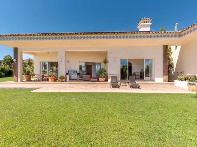 5 Bedrooms Villa in Benahavís