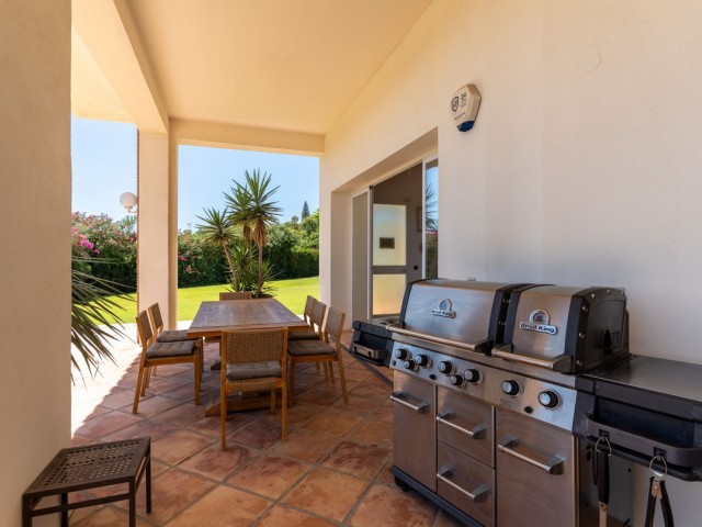 5 Bedrooms Villa in Benahavís