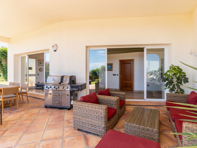 5 Bedrooms Villa in Benahavís