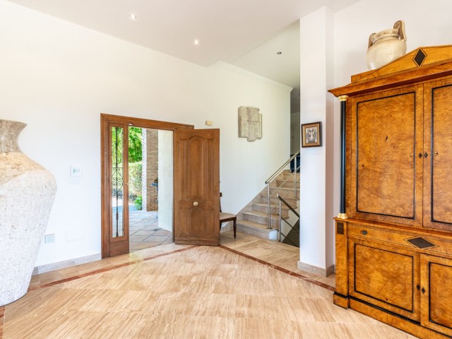 5 Bedrooms Villa in Benahavís