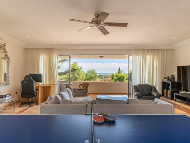 5 Bedrooms Villa in Benahavís