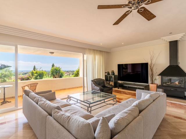 5 Bedrooms Villa in Benahavís