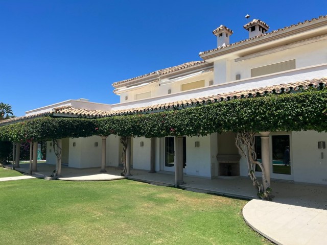 7 Soveroms Villa i New Golden Mile