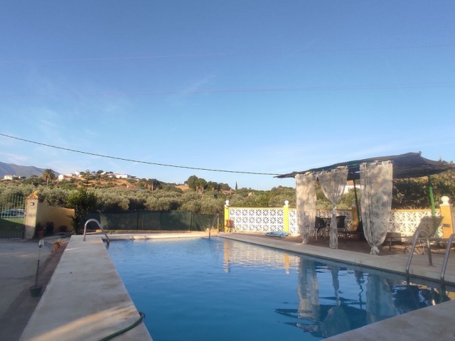 Villa con 4 Dormitorios  en La Cala