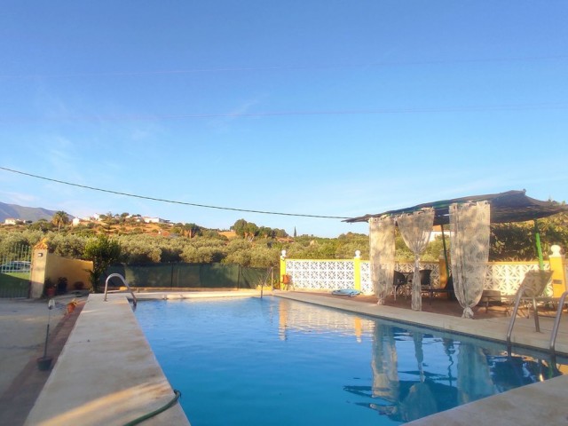 Villa con 4 Dormitorios  en La Cala