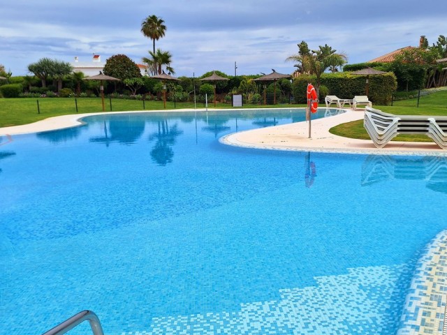 Apartment, La Duquesa, R5041186