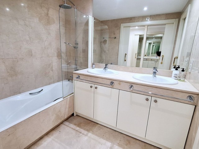 2 Bedrooms Apartment in La Duquesa