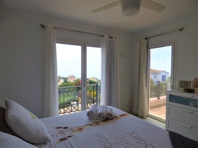 Adosado con 4 Dormitorios  en La Alcaidesa