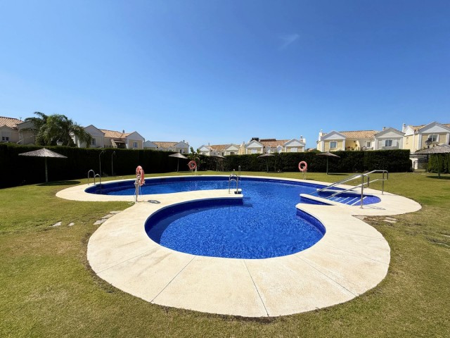 Adosado con 4 Dormitorios  en La Alcaidesa