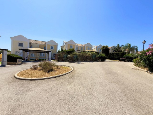 Adosado con 4 Dormitorios  en La Alcaidesa