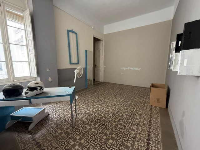 Villa con 14 Dormitorios  en Málaga Centro
