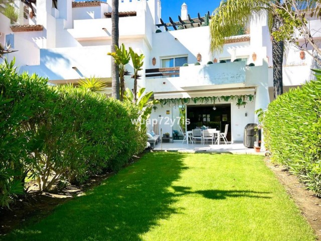 4 Slaapkamer Rijtjeshuis in Estepona