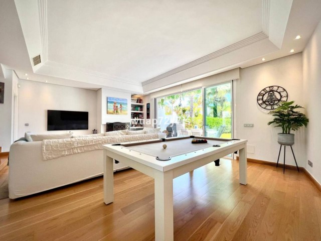 4 Slaapkamer Rijtjeshuis in Estepona