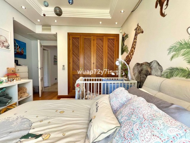 4 Slaapkamer Rijtjeshuis in Estepona
