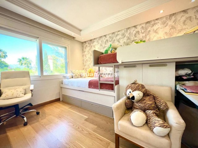 4 Slaapkamer Rijtjeshuis in Estepona