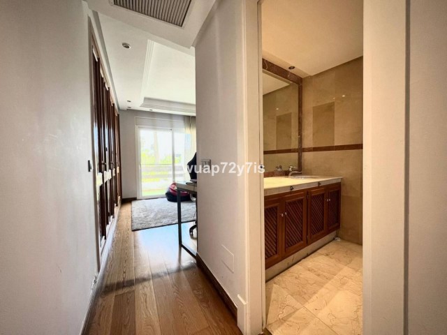 4 Slaapkamer Rijtjeshuis in Estepona