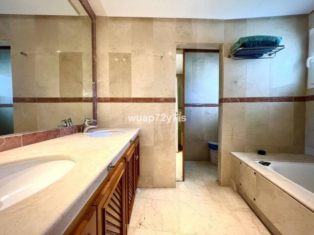 4 Slaapkamer Rijtjeshuis in Estepona