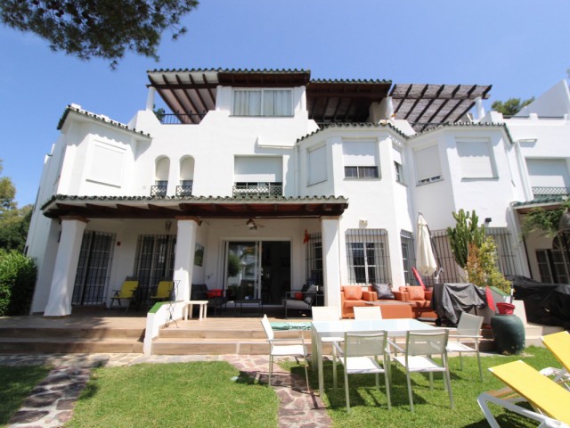 3 Bedrooms Townhouse in Nueva Andalucía