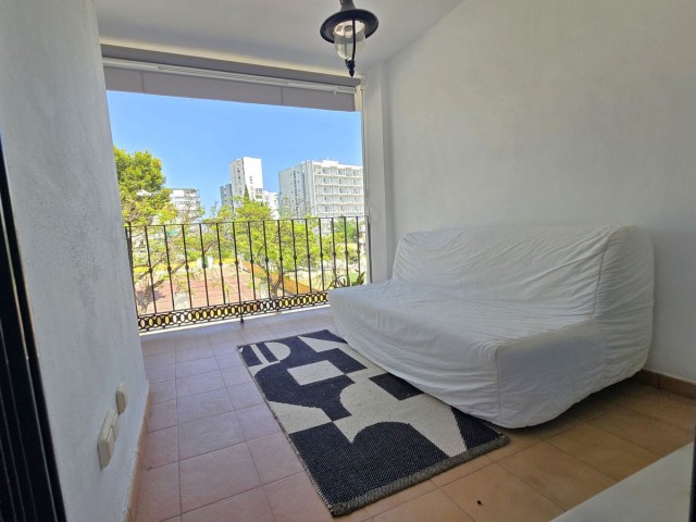 Maison mitoyenne avec 4 Chambres  à Benalmadena Costa