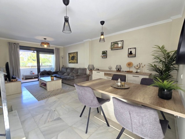 Maison mitoyenne avec 4 Chambres  à Benalmadena Costa