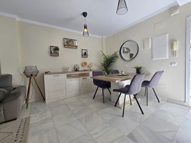 Maison mitoyenne avec 4 Chambres  à Benalmadena Costa