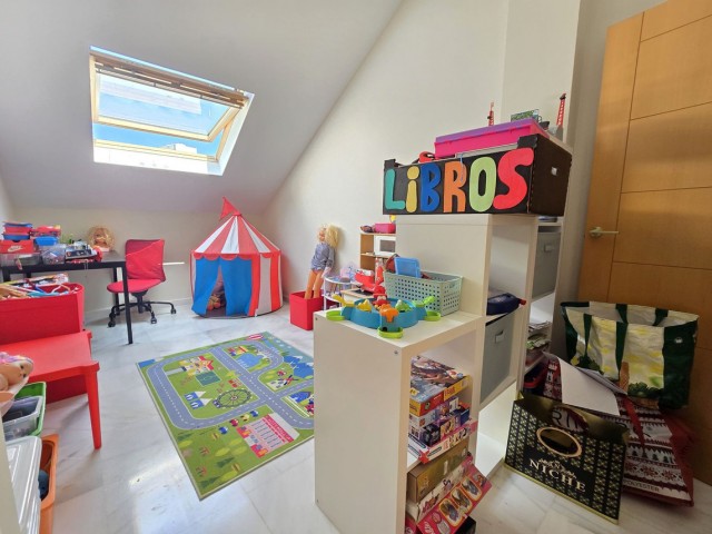 Maison mitoyenne avec 4 Chambres  à Benalmadena Costa