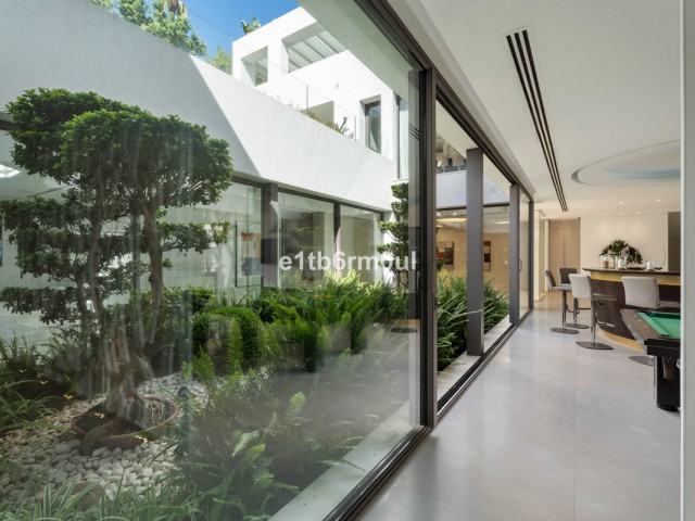 6 Makuuhuoneen Huvila La Quinta