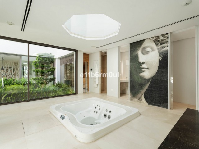 6 Makuuhuoneen Huvila La Quinta