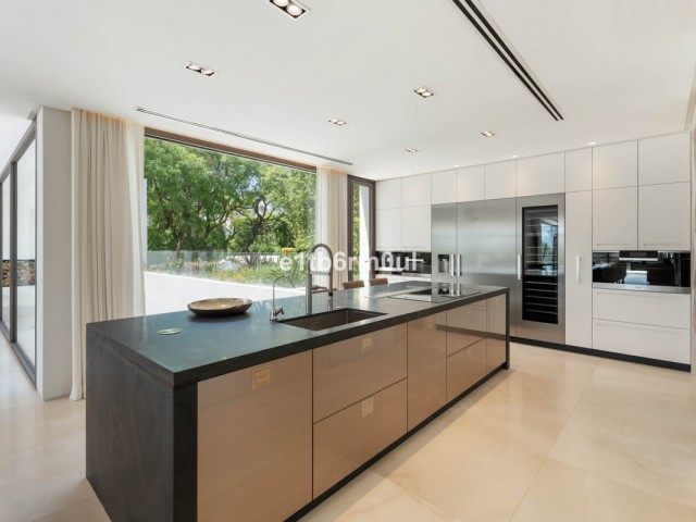 6 Makuuhuoneen Huvila La Quinta