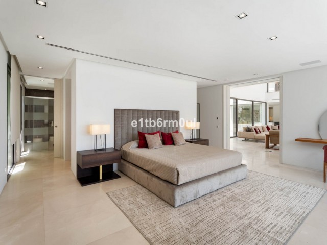 6 Makuuhuoneen Huvila La Quinta