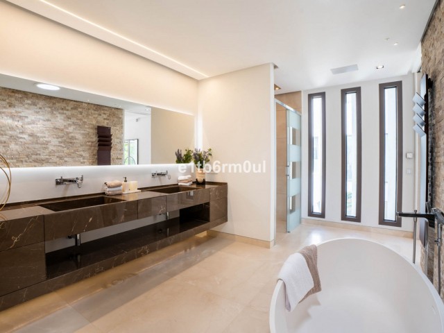 6 Makuuhuoneen Huvila La Quinta