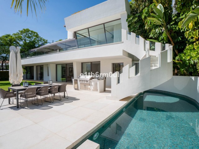 6 Makuuhuoneen Huvila La Quinta