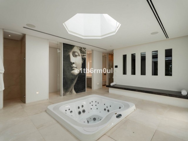 6 Makuuhuoneen Huvila La Quinta