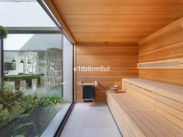 6 Makuuhuoneen Huvila La Quinta