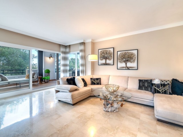 3 Bedrooms Apartment in Elviria