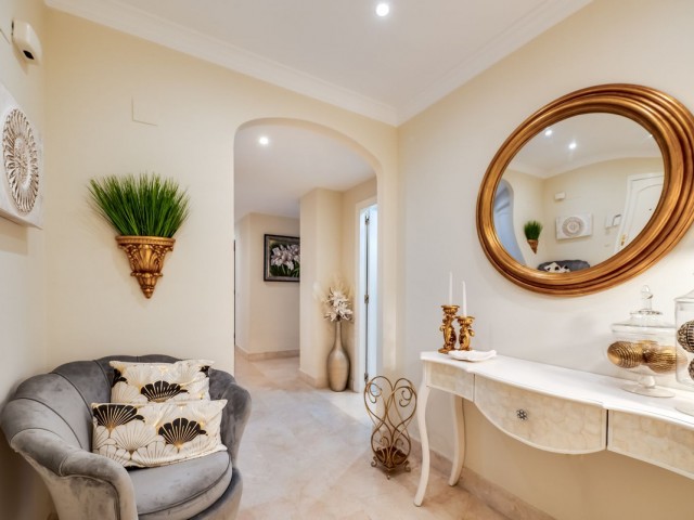 3 Bedrooms Apartment in Elviria