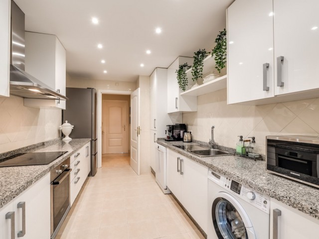 3 Bedrooms Apartment in Elviria