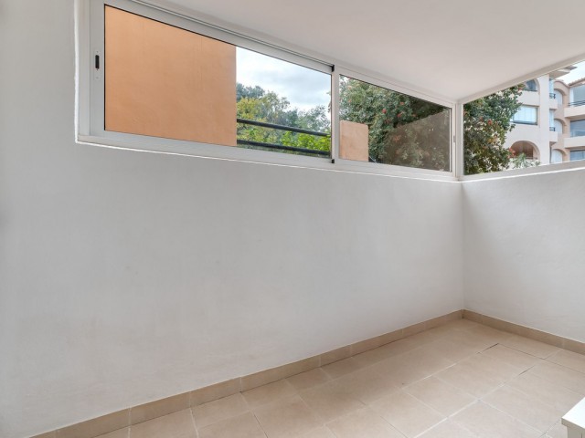 3 Bedrooms Apartment in Elviria